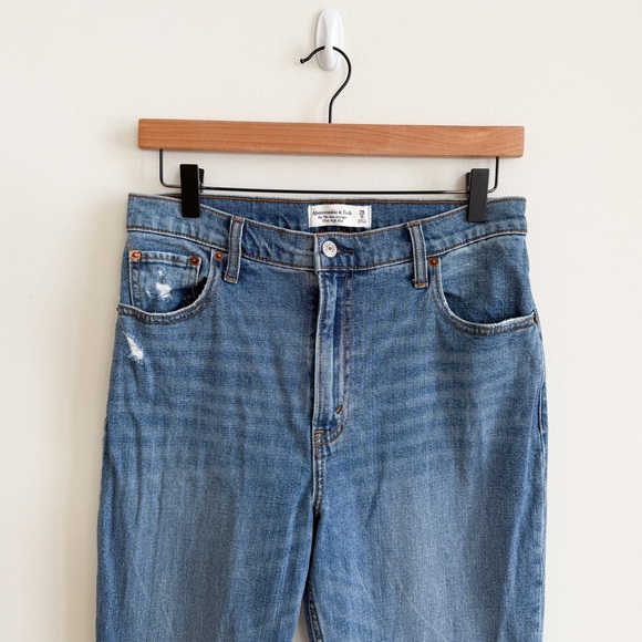 ABERCROMBIE • Ultra High Rise 90s Slim Straight Jean in Medium Destroy - Picture 4 of 13